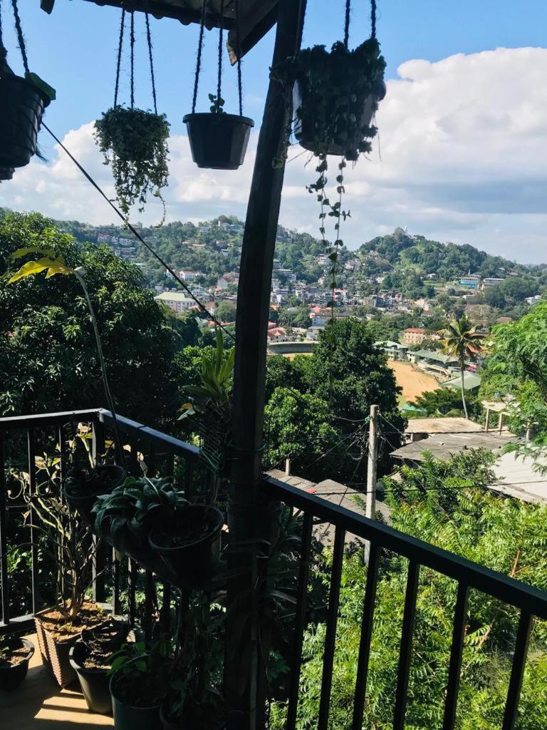 S V Homestay Kandy Luaran gambar